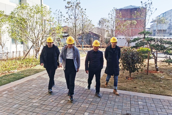 南昌市政建設(shè)黨委副書記總經(jīng)理王海龍到進賢縣基礎(chǔ)教育提升改造工程項目指導工作600400P2.jpg