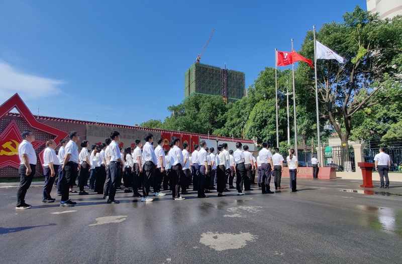 南昌市政建設(shè)集團(tuán)開展“迎七一”系列活動暨不忘初心廣場啟用儀式