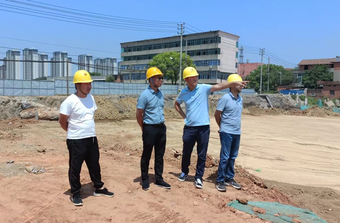 黎德義到廣州路東延工程、昌東三路道路建設(shè)工程開(kāi)展安全質(zhì)量檢查