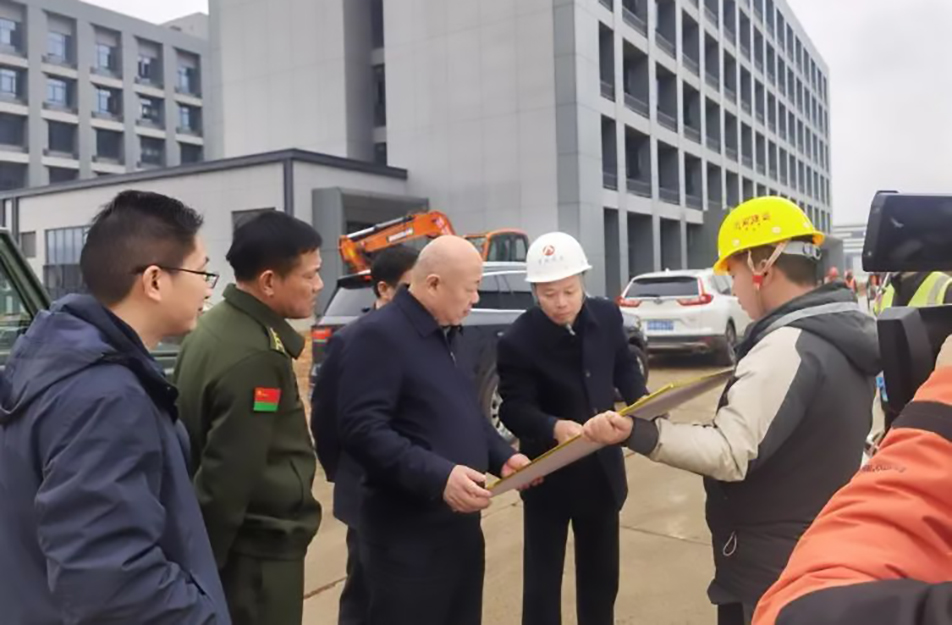 新建區(qū)人大常委會黨組書記、主任錢和平來到市政綠色建材科技產(chǎn)業(yè)園項目調(diào)研