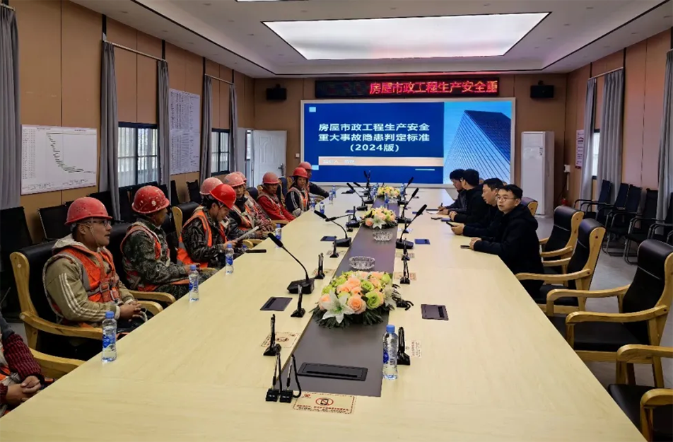 高處作業(yè)安全培訓(xùn)｜腳手架搭設(shè)、防墜落措施與事故警示教育